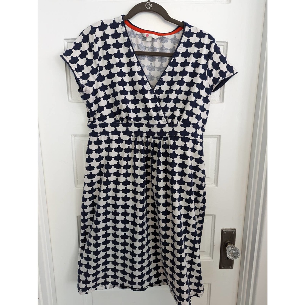 Scalloped navy and white dress